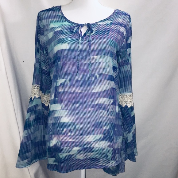 5/$25🌎Como Vintage Boho Design Top🌎 - Picture 5 of 6